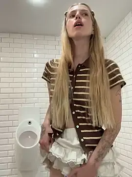 Stripchat Watch Live Sex Cams of kira_mia