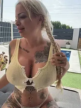Stripchat Nude Webcam of shortybig_official