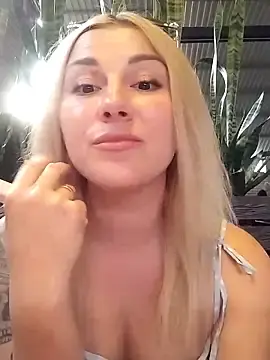Stripchat Free Porn Cam of evil_kitty