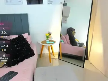 Stripchat Watch Live Sex Cams of hollyprincess_2