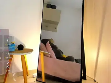 Stripchat Free Live Porn of hollyprincess_2