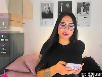 Stripchat Free Live Porn of hollyprincess_2