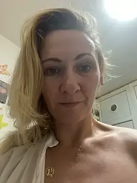 Stripchat Free Live Porn of Secret_Ladyx
