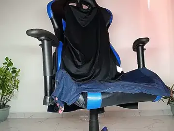 Stripchat Live Porn of MAXJONES_2