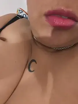 Stripchat Live Sex Cam of NIKOLE1301