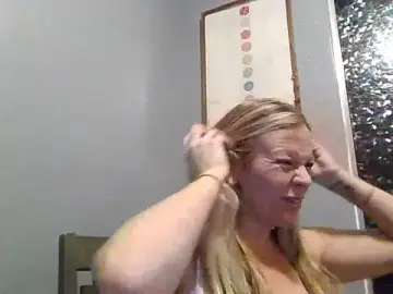 Stripchat Sex Cam of GwenWilde31