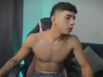 Stripchat Live Porn of andy_cute22