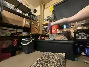 Stripchat Live Sex Cam of Snowbunnycake_131