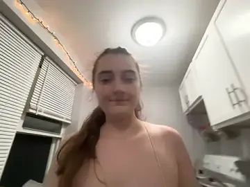 Stripchat Sex Cam of Snowbunnycake_131