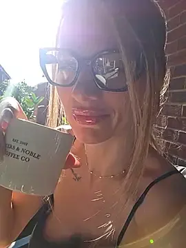 Stripchat Watch Live Sex Cams of QuenMonicaUK