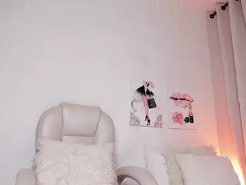 Stripchat Best live sex cam show of ReynaLuxe