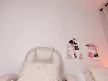 Stripchat Sex Cam of ReynaLuxe