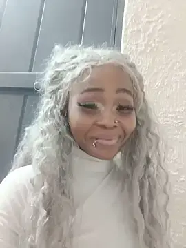 Stripchat Live Sex Cam of Juicy_Candy-Reloaded