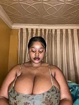 Stripchat Live Sex Cam of Bella-Porsche