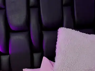 Stripchat Live Sex Cam of Sharon_Storm