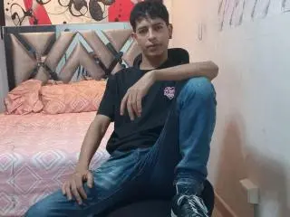 Xlovecam Free Porn Cam of AndresColl69