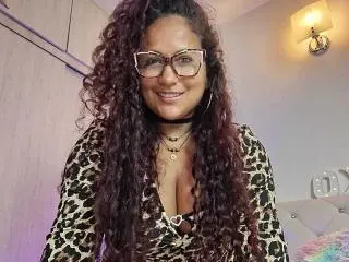 Xlovecam Adult Webcam of YiyaHot69
