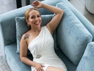 Xlovecam Free Porn Cam of AmberDillucca