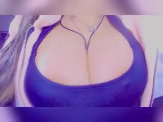 Xlovecam Free Porn Cam of MissGilliSquirty