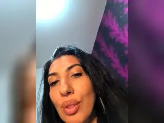 Xlovecam Nude Webcam of BrunetteBabe69