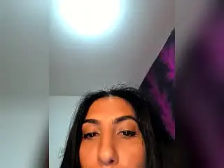 Xlovecam Live Sex Cam of BrunetteBabe69
