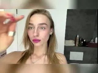 Xlovecam Free Porn Cam of PetrinaRaven