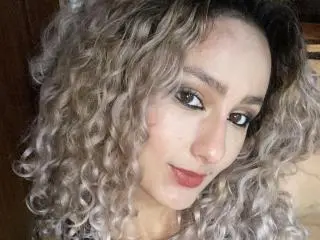 Xlovecam Live Sex of FloraSaenz
