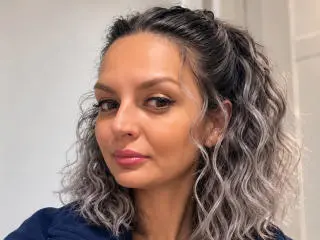 Xlovecam Live Sex Cam of DouceAmelia