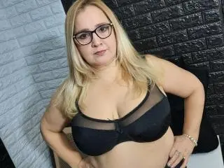 Xlovecam Free Live Porn of BelaBusty