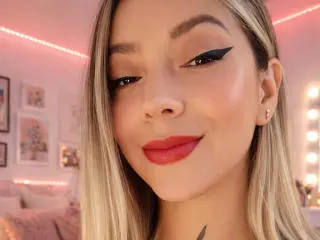 Xlovecam Free Porn Cam of KayleeM