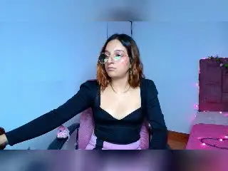 Xlovecam Free Porn Cam of SaarahJones