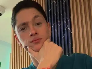 Xlovecam Watch Live Sex Cams of TylerCa