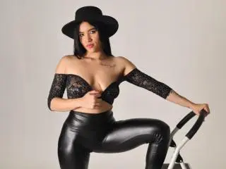 Xlovecam Sex Cam of DaniellaPicc