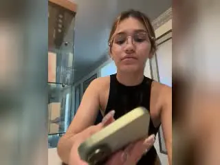 Xlovecam Best live sex cam show of ElodieGardner