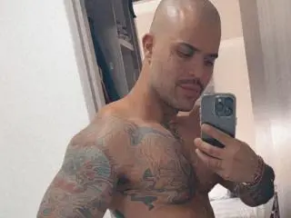 Xlovecam Sex Chat of MedellynDark