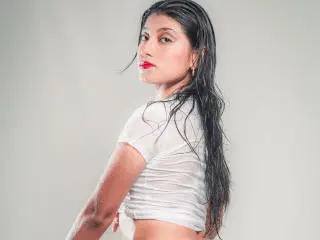 Xlovecam Sex Cam of YeseniaRodriguez