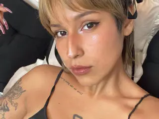 Xlovecam Adult Webcam of KiaraHernandezX