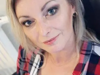 Xlovecam Live Sex Cam of XLovelyVanessa